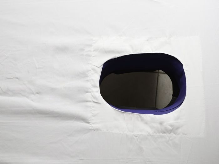 סדין בד עם גומי וחור לפנים