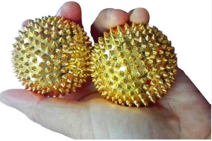 זוג כדורי עיסוי בינוניים עם קוצים ומגנטים קוטר 4.5 ס"מ