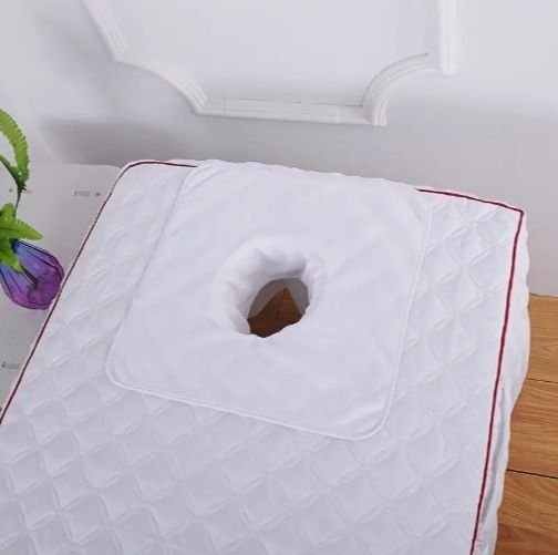 מגבת - כיסוי עם חור למיטת עיסוי